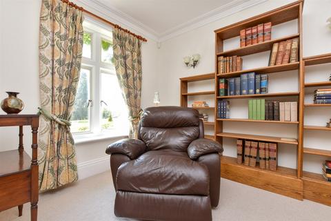 3 bedroom ground floor flat for sale, The Coach House Dene Park, Tonbridge TN11