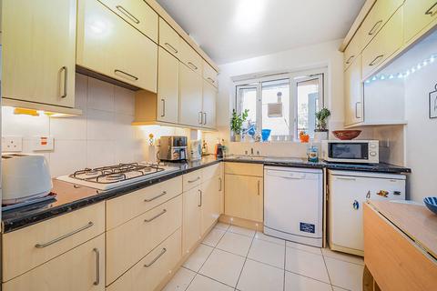 3 bedroom flat for sale, Greenleaf Close, Brixton, London, SW2