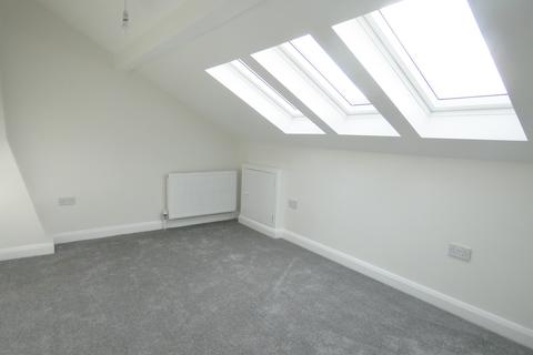 2 bedroom flat to rent, Huddersfield Road, Stalybridge,