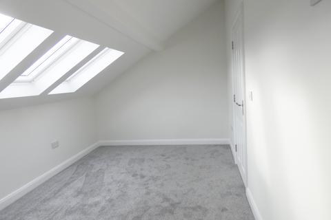 2 bedroom flat to rent, Huddersfield Road, Stalybridge,