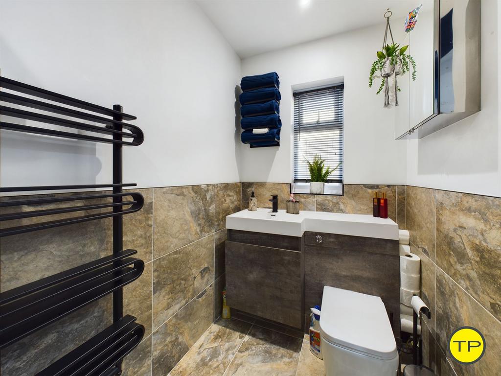 Ensuite bed 2