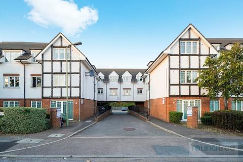 Augusta Court, Great North Way, Hendon, NW4