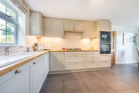 24 Guillards Oak, Midhurst, GU29 9JZ