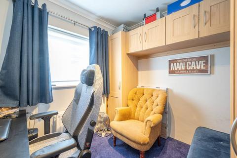 22 Riverside, London, NW4 3TX