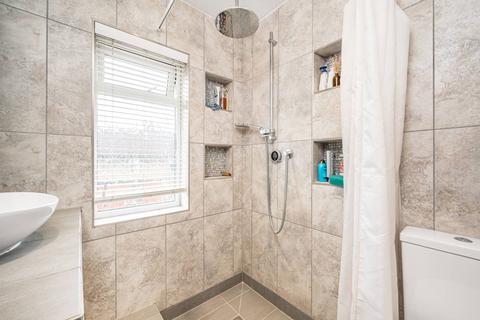 22 Riverside, London, NW4 3TX