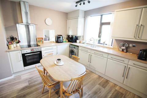 3 bedroom semi-detached house for sale, Eastdean Grove, Leeds LS14