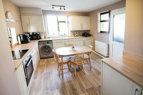 3 bedroom semi-detached house for sale, Eastdean Grove, Leeds LS14