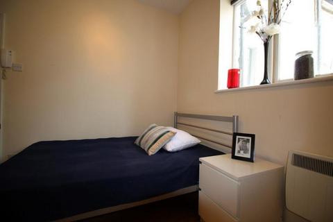 Studio to rent, St Petersburgh Place, London W2