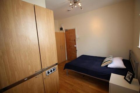 Studio to rent, St Petersburgh Place, London W2