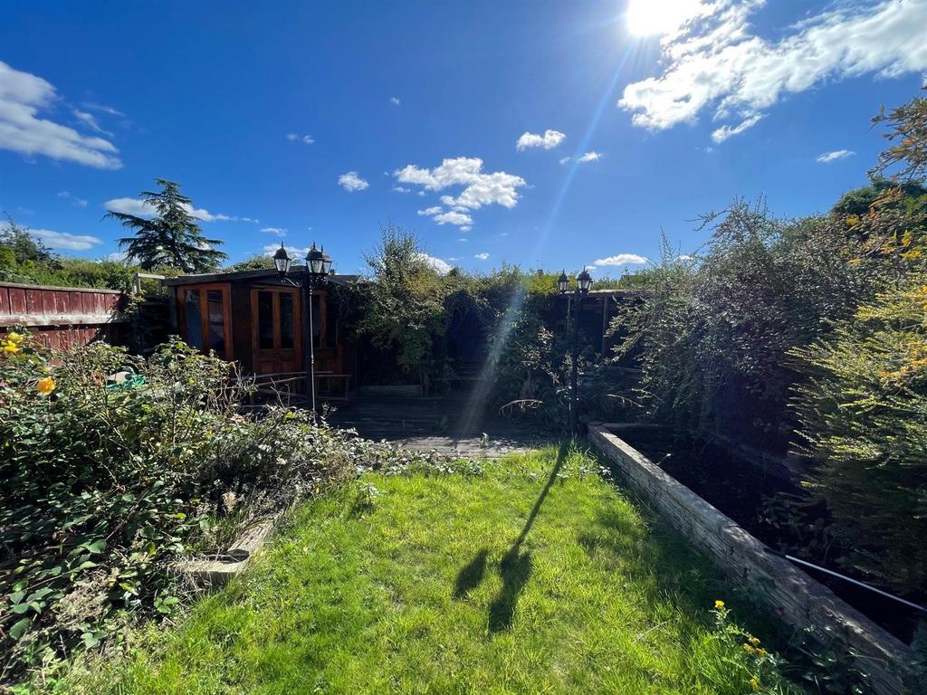 167 Boothferry Rd garden.jpg