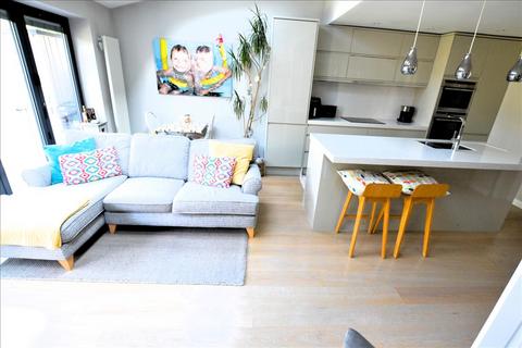 97 Burns Avenue, Feltham, TW14 9LX
