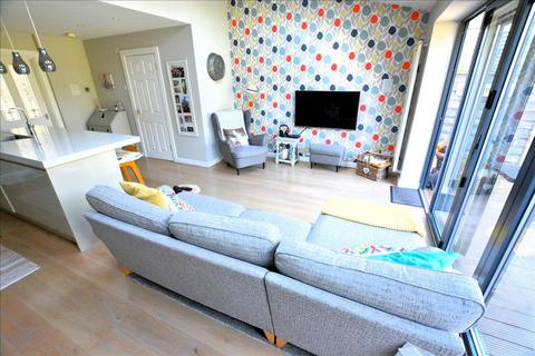 97 Burns Avenue, Feltham, TW14 9LX