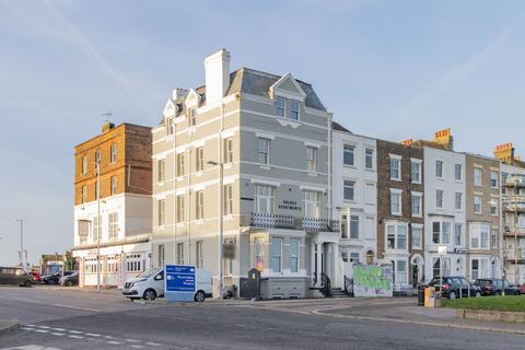 2 bedroom apartment to rent, Buenos Ayres, Margate, CT9