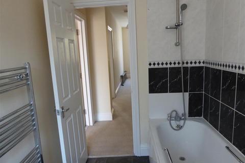 2 bedroom flat to rent, King Street, Ramsgate CT11