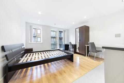 Studio to rent, Caspian Wharf, London E3