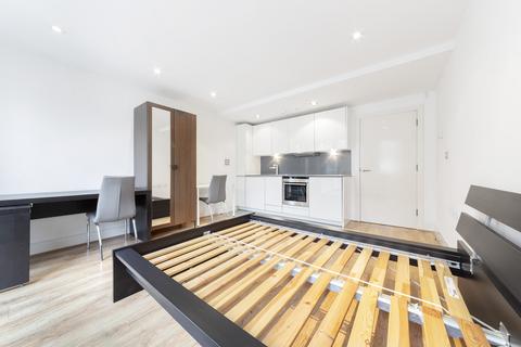 Studio to rent, Caspian Wharf, London E3