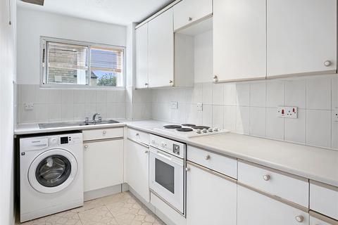 2 bedroom flat for sale, St. Andrews Road, Cambridge CB4