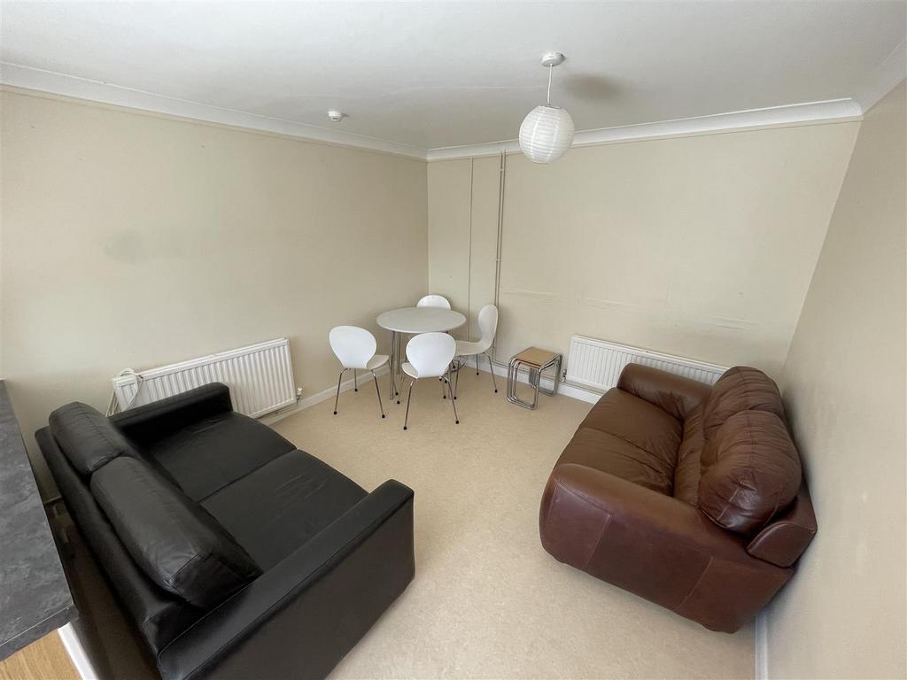56-LOUNGE.jpg