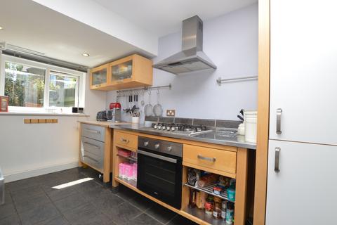 2 bedroom end of terrace house to rent, Shirley Road Sidcup DA15