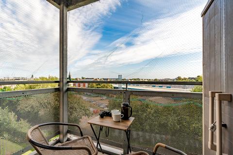 Flat 12, 4 Thorntreeside, Edinburgh, EH6 8FF