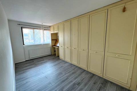 4 bedroom ground floor maisonette to rent, Drew Road, London E16