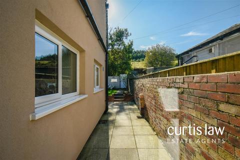 3 bedroom end of terrace house for sale, Burnley Road, Accrington