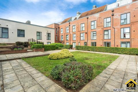 2 bedroom apartment for sale, Candleford Court, Buckingham, MK18