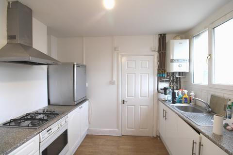 2 bedroom flat to rent, Portland Road, London, SE25