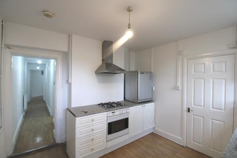 2 bedroom flat to rent, Portland Road, London, SE25