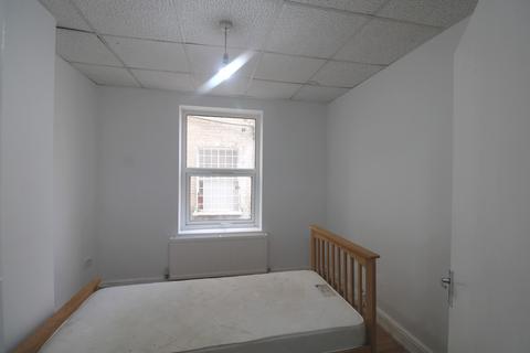 2 bedroom flat to rent, Portland Road, London, SE25