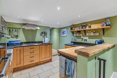 4 bedroom end of terrace house for sale, East View, Yeadon, Leeds, West Yorkshire, LS19