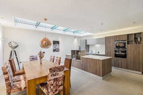 3 bedroom terraced house to rent, Petersham Mews, South Kensington, London, SW7