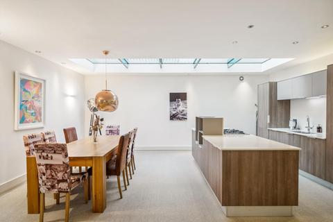 3 bedroom terraced house to rent, Petersham Mews, South Kensington, London, SW7