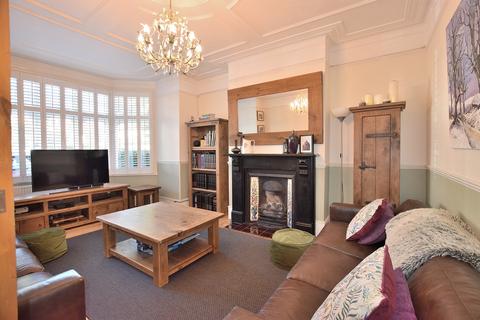 undefined, Caversham Avenue, Palmers Green, London. N13