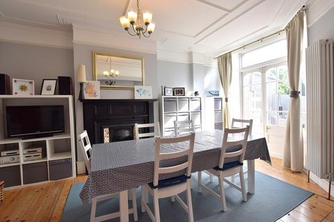 undefined, Caversham Avenue, Palmers Green, London. N13