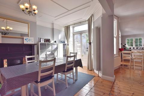 undefined, Caversham Avenue, Palmers Green, London. N13