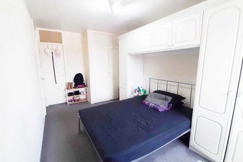 2 bedroom maisonette to rent, Chobham Road, London E15