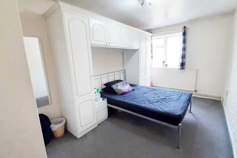 2 bedroom maisonette to rent, Chobham Road, London E15