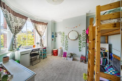 27 Tolverne Road, London, SW20 8RA