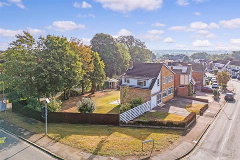 4 bedroom detached house for sale, Docklands Avenue