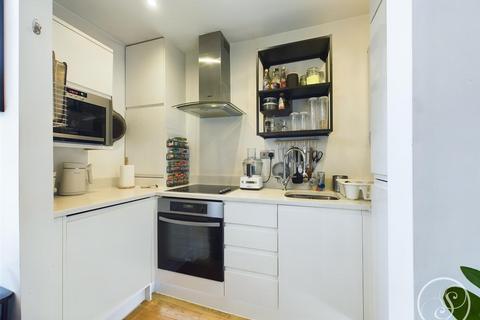 1 bedroom flat for sale, Harrogate Road, Leeds