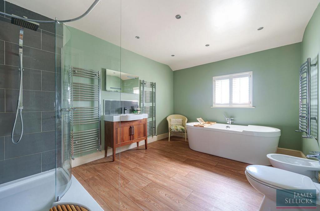 Famiy bathroom