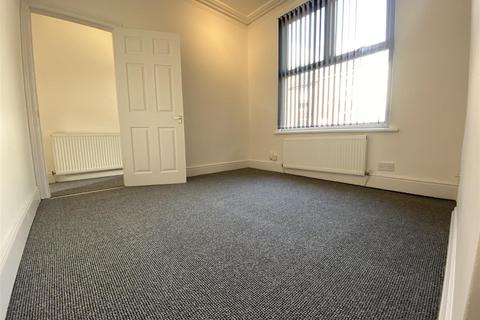 2 bedroom terraced house to rent, Stapleton Street, Salford