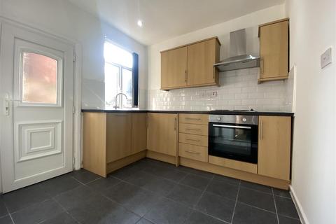 2 bedroom terraced house to rent, Stapleton Street, Salford