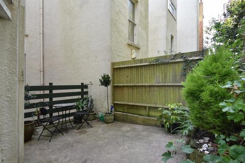 2 bedroom flat for sale, Eversfield Place, St. Leonards-On-Sea