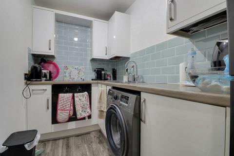 2 bedroom ground floor flat for sale, Cullingworth Street, Dewsbury, West Yorkshire, WF13