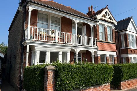 2 bedroom flat to rent, Pierremont Avenue, Broadstairs, CT10