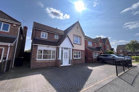 5 bedroom detached house to rent, Hatters Court, Bedworth