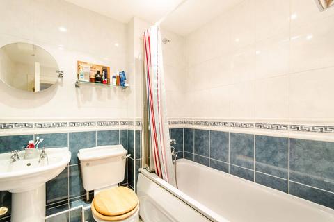 2 bedroom flat to rent, Clapham Park Road, Clapham Park, London, SW4