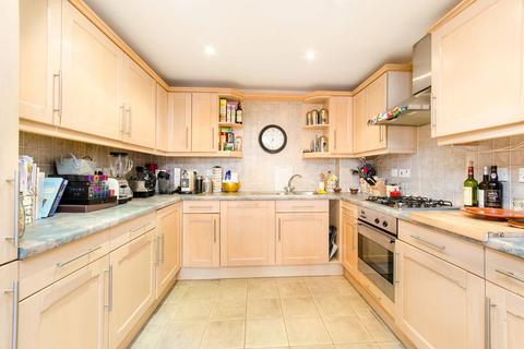 2 bedroom flat to rent, Clapham Park Road, Clapham Park, London, SW4